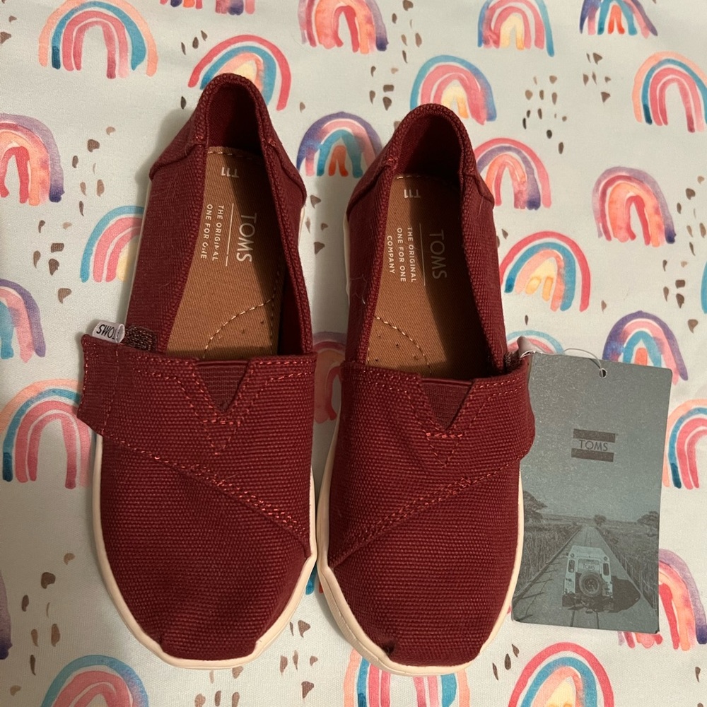 NWT Toms Shoes